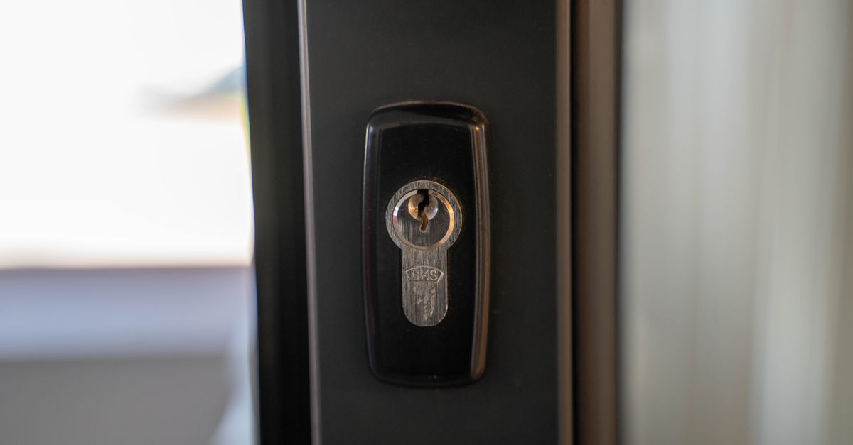 locksmith service technician — Safe Hands Locksmiths