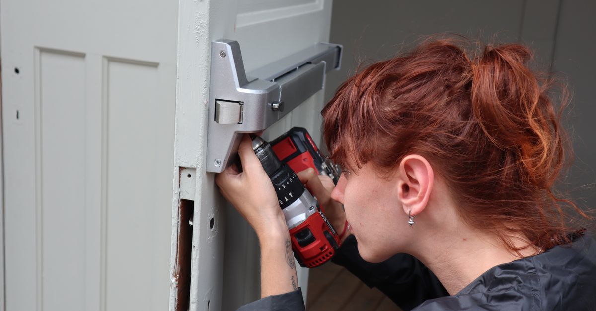 locksmith service technician — Safe Hands Locksmiths